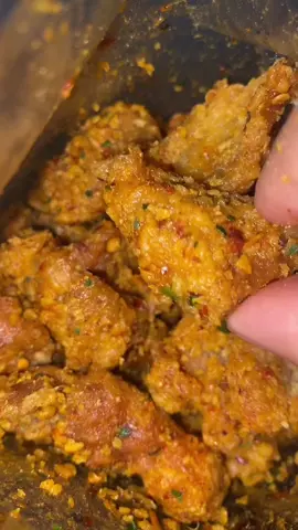 nyobain kulit ayam🤤 #kulitayamcrispy #kulitayampedas #kulitayampedasdaunjeruk #basrengsultanbandung #fyp 