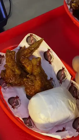 Wala nang allowance dahil January 45 na? Let's go sa Wing Vibe! Masarap na, sulit pa! 🍗🍗🍗 #WingVibe #ComeHungryLeaveHappy #OGChickenWings 