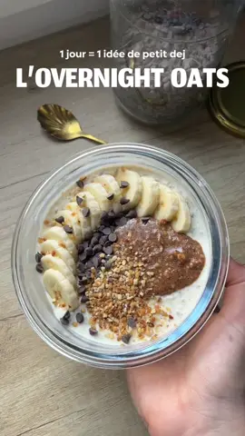 Vous avez mangé quoi vous ce matin ??😍 💪🏻Version protéinée  40g de flocons d’avoine @KoRo  5g de graines de chia 15g de protéines @Sync 🌱  100ml de lait végétal 100g de skyr ✨ Version normale  50g de flocons d’avoine @koro_fr 5g de graines de chia 100ml de lait végétal 100g de skyr Sucrant de votre choix (sirop d’érable, miel,…) À laisser reposer tout une nuit au frigo (ou au moins 2h avant de déguster)  🍁 -5% chez @koro_fr code FLEUR5 🌱 -15% chez @syncprotein FLEUR15 (Publicité)  #h#healthyh#healthyreciper#Recipee#EasyRecipem#mangerequilibref#foodg#glutenfrees#sansglutenm#marmitonb#breakfastp#petitdeji#ideepetitdejeunerp#petitdejeunerp#petitdejeunersainp#petitdejeunerhealthyoats #overnightoats #porridge  