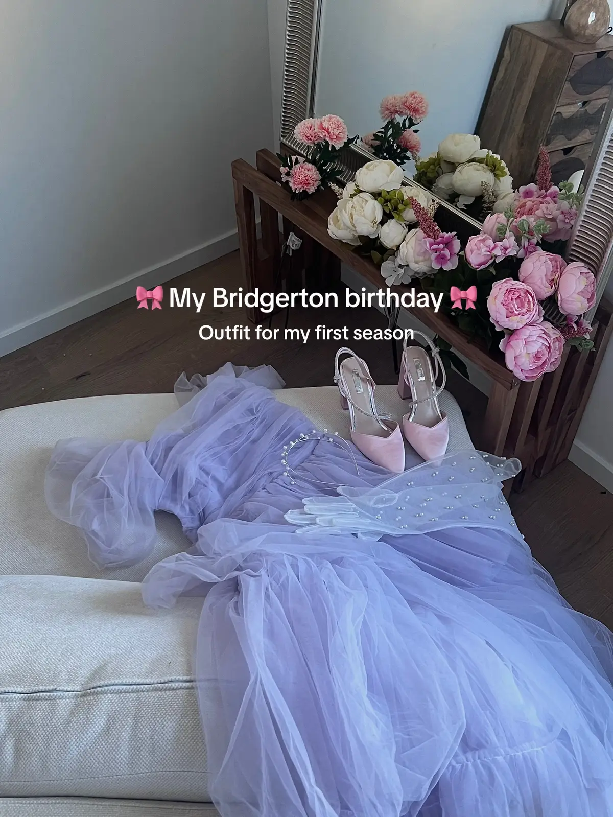 Do you think that I’ll be the diamond of the season ? 🥺💕  #bridgerton #bridgertonnetflix #birthdaytheme #bridgertonoutfit #diamondoftheseason 