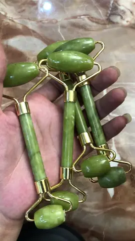 Cây lăn massage ngọc hai đầu  #caylanmassage #caylanmassagemat #tbispahanhnguyen #tiktok #spa #xuhuong #duongsinh #massage 