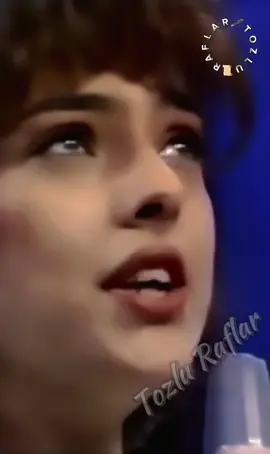 Hatıralar Sarmış Dört Bir Yanımı - Ebru Gündeş #hatıralarsarmışdörtbiryanımı  #ebrugündeş #türkçeşarkılar #türkülersevdamız  #arabesksevenler #özgünmüzik #halkmüziği #komedifilmleri #eğlencelişeyler #komikvideolarım #ozlusozler #şiirler 