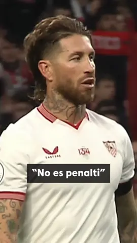 👀 “No es penalti”. #LaCopaMola #SergioRamos #Sevilla #CopaDelRey #Atleti #tiktokfootballacademy 