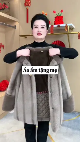 Áo khoác trung niên vừa ấm vừa sang trọng, tặng mẹ áo này mẹ thích mê #aotangme #quatangme #aokhoacnu #aokhoaclong #aokhoactrungnien #aotrungnien 