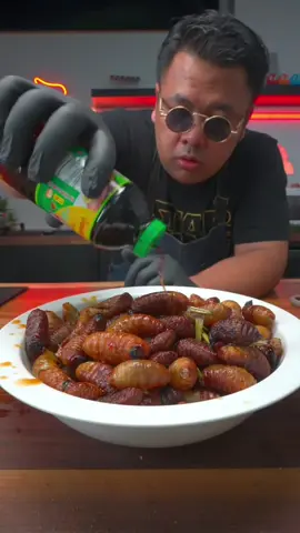Crispy LARVA worms #bankii #mukbang #food #foodreview #asmr #fyp 