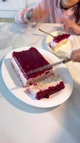 حلا الرمان الي رح تعملوه كل يوم وينفع تضيفوه وشكلو كتير حلو😍@IGT   #yummy #وصفات #tiktokcookbook #cake #Recipe #MomsofTikTok 