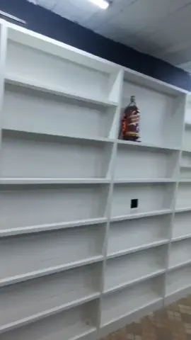 estante prateleira para Bebidas, uma ótima ideia para você organizar seu espaço. #planejados #mdf #sobmedida #moveis #marcenaria #adega