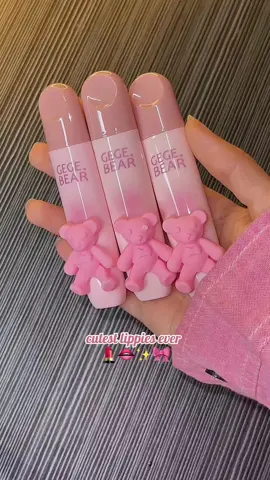 wasn’t expecting much bcs it’s so cheap but it’s actually so good?!!!😭💗 ⁣ ⁣⁣ ⁣#gegebear #lipglaze #matte #longlasting #liptint #cbeauty #lipstick #makeup #fyp #foryou 