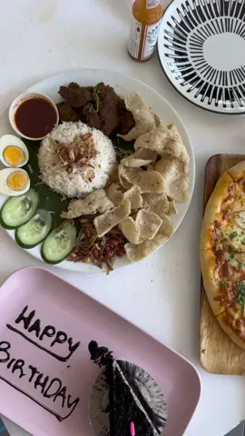 MINIMALIST GARDEN CAFE KL for lunch Luq's 26 birthday !✨#rumaputeh #rumaputehtitiwangsa #cafehunting #cafemalaysia #cafedalamtaman #malaysiacafe #lunch 