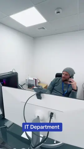#funatwork #workhumor #officehumor #ηζωηστογραφειο #itdepartment #itissues #worklife #officelife #greektiktok #cyprustiktok #cyprus 