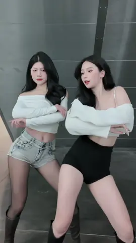 Cùng học lắc với bé @Mâyđeiii ❤️ 🤣🤣🤣 Trả bài cô @Quỳnh Bei 😚 #bunnyt #bunny2k #tiktokdancevn 