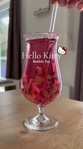 Hello Kitty 💕 Bubble Tea  Zutaten: 50g Wasser 20 ml Sirup (Kokosnuss) Ca. Tapiokastärke 250g ein rosa Tee (Kirsche, Cranberry…) Roter Sirup (Kirsche) Lebensmittelfarben, Rot, Gelb, Schwarz 🇬🇧Ingredients:  50g water 20ml syrup (Coconut) Tapioca starch 250g a pink tea (Cherry, cranberry…)  Red syrup (Cherry)  Food colors, red, yellow, Black  #hellokitty #hellokittylover #bubbletea #bubbletealover #bobatea #foodtrend #drinks #trendingvideos #tiktokfood 