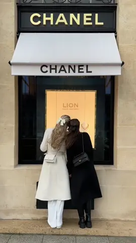 Paris with your bestie > @Mariken 