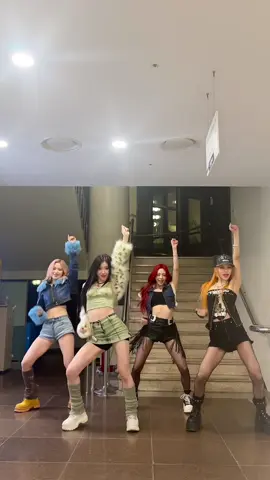 못 이기는 척 #있지 를 따라와♥  Chitty Chitty Bang Bang💥 #ITZY #MIDZY  #chittychittybangbang  #치티치티뱅뱅 #이효리 #LEEHYORI 