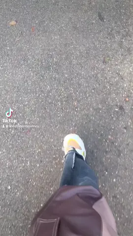 📚 What do you look for in a study space? ✍️ PhD Education student Eireann teaches on the Foundation Year and decided to switch it up a bit with class at the West Hub, which is a 30-minute walk or 8-minute cycle from central Cambridge. 📹 See more of Eireann's videos on her channel: @thestudentjourney #Cambridge #CambridgeUni #Education #DayInTheLife #Uni #StudyTime