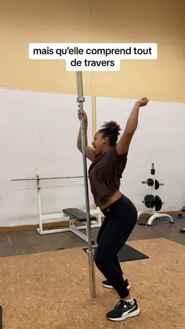 Elle a faillit tomber à la fin 😭 #couple #Relationship #humour #sport #GymTok #gym #gymmotivation #couplesport 