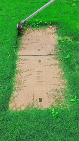 Satisfying Garden Work 🤩🧘‍♀️ #garden #oddlysatisfying #cleaningtok #satisfyingcleans #satisfyingvideo
