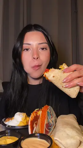 Late night Taco Bell cravings :p #letseat #eatwithme 