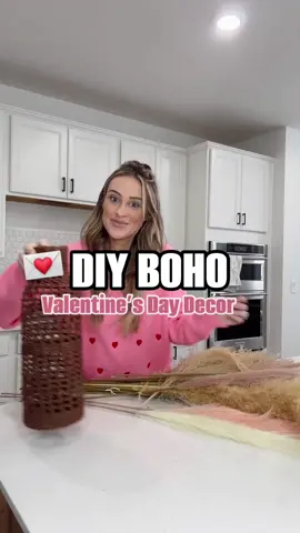 DIY boho Valentine’s Decor 💌 click the link here for the link pampas. #galentinesparty #valentinesdecor #diyvalentinesdaydecor #diydecorideas 