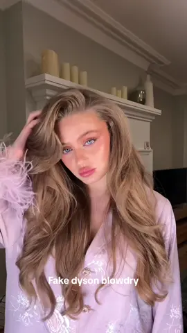 The hair is giving Serena 💋 #dysonairwraptutorial  #dysonairwrap  Products- @Coco & Eve miracle hair elixir  @Living Proof, Inc. texturising foam @Dyson USA large barrel @Hair By Sam McKnight cool girl texture mist 