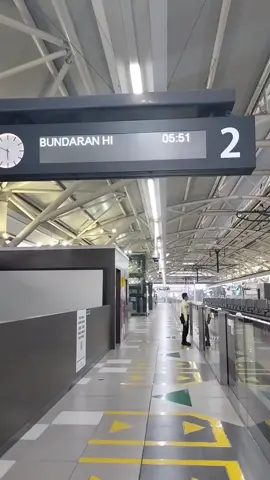 video mentahan kereta MRT tiba di stasiun ASEAN yuuk kita ke CFD Bundaran HI hehehe #videomentahan #mrtjakarta #keretamrtjakarta #bundaranhijakarta #stasiunasean 