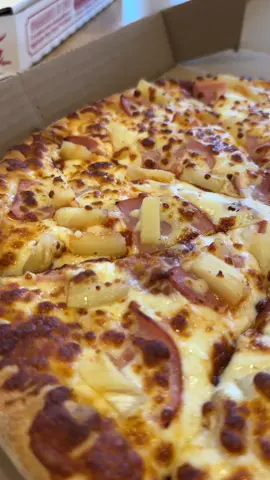 Friendly Reminder: Pineapple DOES belong on pizza 🍍 🍕 #dominospizza #pineapplepizza 