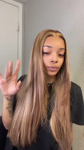 Sythetic wheree?? Link in bio 🖤 #daishamonnae #hairinfluencer #sytheticwig #highlightshair #wiginstall #noedges 