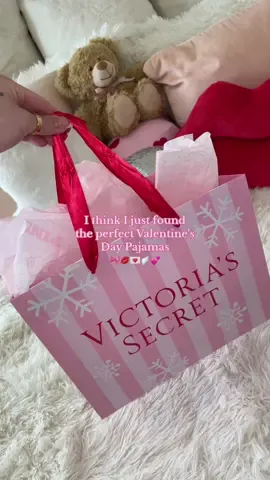 Okay I’m obsessed 🎀💋💌🪽💕 #victoriassecret #victoriassecretpinknation #ValentinesDay #february14th #valentinesdaypajamas #pinkpajamas #cute #girly #foryou #shoptok 