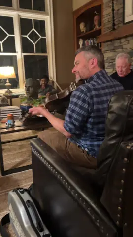 When you are the least talented person in the room, and even the animals know it 🪕 just grinnin ear to ear to be in this audience of one for some late night mountain music 🎻 #bluegrass #countrymusic 