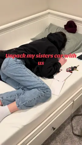 Part 1 of unpacking my sisters car #saramovesinwithme #unpacking 