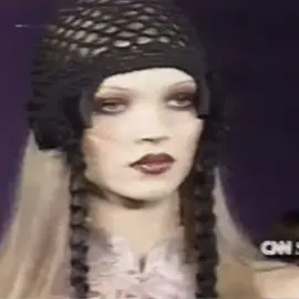 #KateMoss for #AnnaSui rtw 1993 #90s #SuperModel #90ssupermodel #catwalk #fashiontiktok #fashion #90sfashion 
