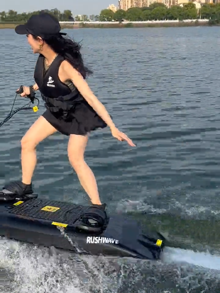 Electric surfboards， Long life, strong power and cost performance can not be said #surfing #rushwave #jetsurfboard# electric surfboard