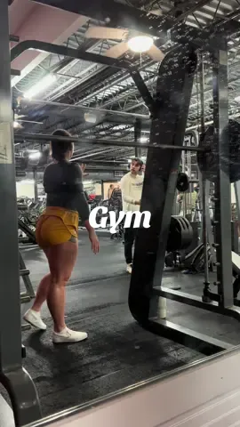 Had a complete stranger spot me and he was such a hype man #stranger #gym #spot #squat #legday #help #spotme #hypeman #hype #bodybuilding #npcwellness #wellness 