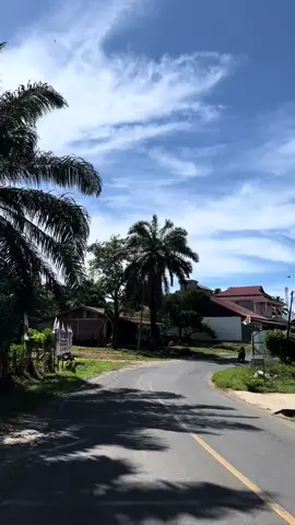 Jangan lupa jalan pulang #jalanputrihijau #jalanpulang #jalanbengkulu #fypシ #fypシ゚viral #bengkulutiktok #selebtiktok #ptairmuring #jalurlangit #hobyjalanjalanmakan #pesonatrukindonesia #akudankenangan #jalankenanganbersamamu 
