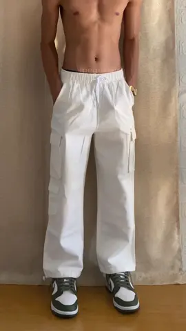 White Cargo pants u all! 😎 #cargopants #whitepants #cargo #pants #pantsrecommendation #outfit #streetwear #fashioninspo #outfitinspo #fitcheck #OOTD #fashiontok #pantsformen #unisexfashion 