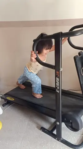 Meet my granddaughter who loves to exercise💪😂 😂😂 #letsgetphysical #mommyjosephine❤️  #kawaiiboys❤️ #sipa_queen13 #sircwengx1206 #senyorastiktokers #teampraning😜🤪 