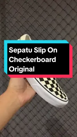 sepatu slip on checkerboard cocok untuk jalan santai #sepatuslipon #sepatuvans #vansoriginal #vanscheckerboard 