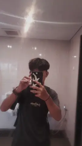 Jika hatimu sudah ikhlas maka tidak ada lagi penderitaan yang akan menyakitimu.#sadboy #fyp #fypシ゚viral #CapCut #fypage #sadstory #sadvibes #sad 