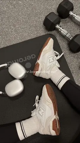 She loves to workout🏋️‍♀️👟 | #gym #workout #workingout #exercising #healthyliving #healthylifestyle #fyp #foryou #foryoupage #global #viral #trending #aesthetic #moodboard #girls #itgirl #thatgirl #thatgirlaesthetic #Lifestyle #lifestyleinspo 