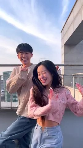 하기 싫다더니 제일 사랑스럽게 추는 남친💜 #슈가커플 #sugar 