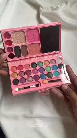 Sobrang ganda talaga nitong eyeshadow palette na to parang wallet lang #foryou #trending #fyppppppppppppppppppppppp #fyp #eyeshadow