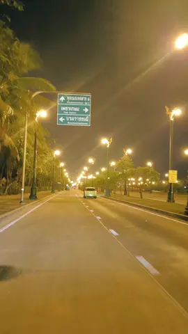 ตอนนี้ยังเป็นถนนที่สวยที่สุด'ในไทยอยู่ไหม 🇹🇭 #ถนนอุทยานอักษะ 🧡