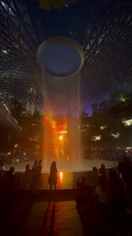 Jewel Changi AirPort Show at night 🇸🇬  #fypage #fypシ゚viral #foryou #foryourpage #trending #jewelchangiairport #singaporetiktok 