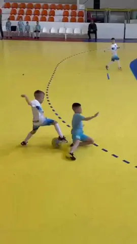 8 Year Old Baller 🇷🇸🔥 #7futsal w/ @azad_kaid #futsal #NoviPazar #Serbia 