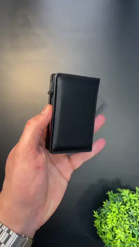 Effortless Smart Wallet Elevate your style with Enigma wallet, crafted for an minimal and secure carry experience.  By #walletaces  #smartwallet #walletformen #minimaliststyle #minimalistwallet #mensfashion #dailycarry  