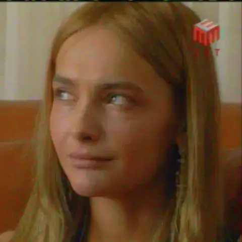 Even my friends doesn't want to talk to me... I'm very lonely.  My parents, kitty and a few models are my friends. I lost a lot of friends.  And now my Ukraine, is like not my native she told interviewer at her apartment in Ukraine. #SnejanaOnopka  #Interview  #ukrainianmodel  #snejanaonopka🇺🇦  #divanopka  #tumblr  #thin  #coquette #2000smodels  #foryou  #viral 