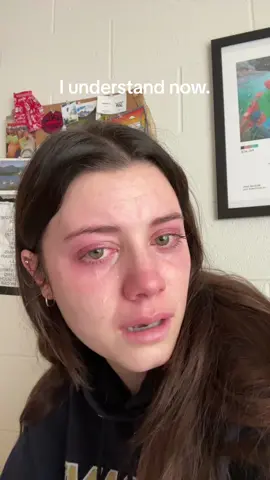 just finished watching la la land for the fist time!! loved feeling my heart physically shatter!!