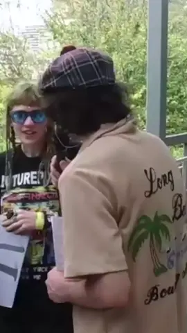 ‘Who is Duffy ?’ The original: Nardwuar vs. Grimes ! Doot doo ! #whoisduffy #duffy #whosduffy #grimes #meme #whoisduffyoriginal #nardwuaredits #nardwuar #dootdoo 