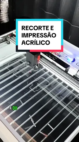 Mini Totem - Acrílico 4mm  Impressão PH Printer Corte Due Flow Impressão CMYK + BRANCO #impresso #impressão #grafica #gráficarápida #minhagraficarapida #acrilico #comunicaçãovisual #comunicacaovisual