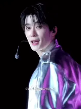 #jaehyun stop with the eyebrow raise im begging..